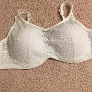 Beautiful White Lace Bra Size 40C  Like New